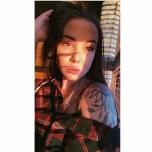 Meet your Posher, Chloe